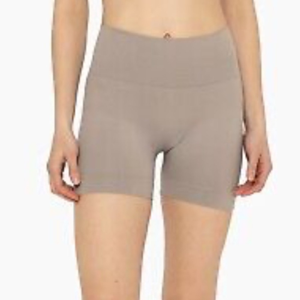 Set active sculptflex shorts size small